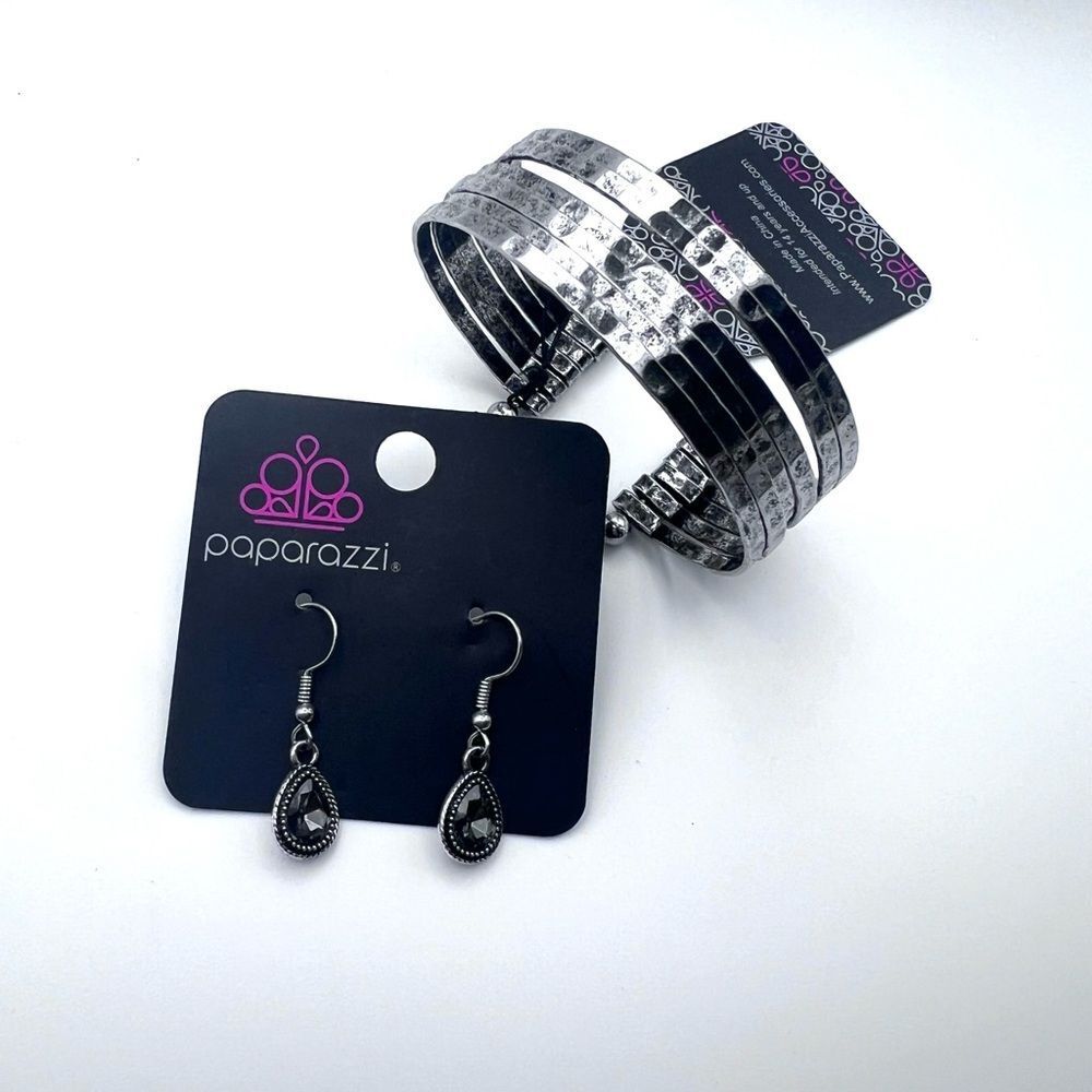 5/$25 Paparazzi Silver Teardrop Earrings - Picture 2 of 4